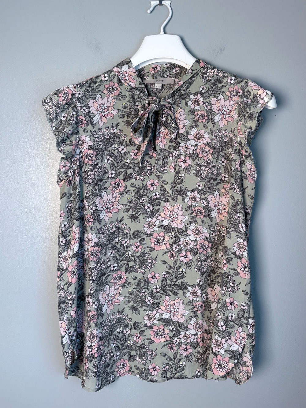 LOFT Floral Tie Neck Flutter Sleeve Blouse Medium Sage Green Pink Office Top M
